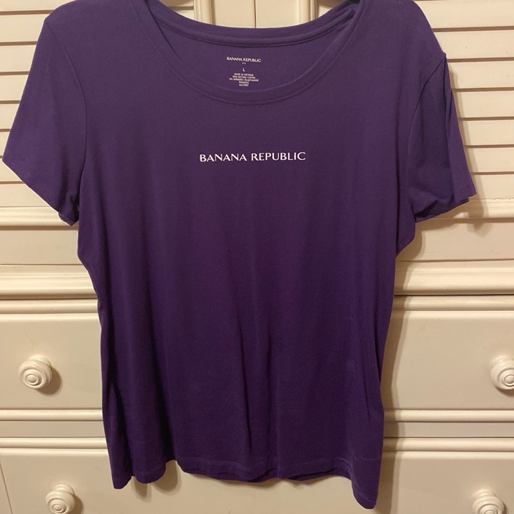 Banana Republic purple women’s tee, size L
